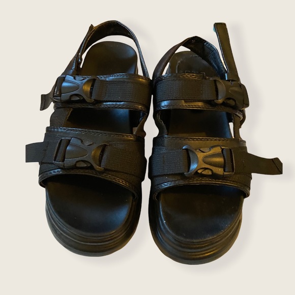 Buckle platform sandals - Picture 2 of 5